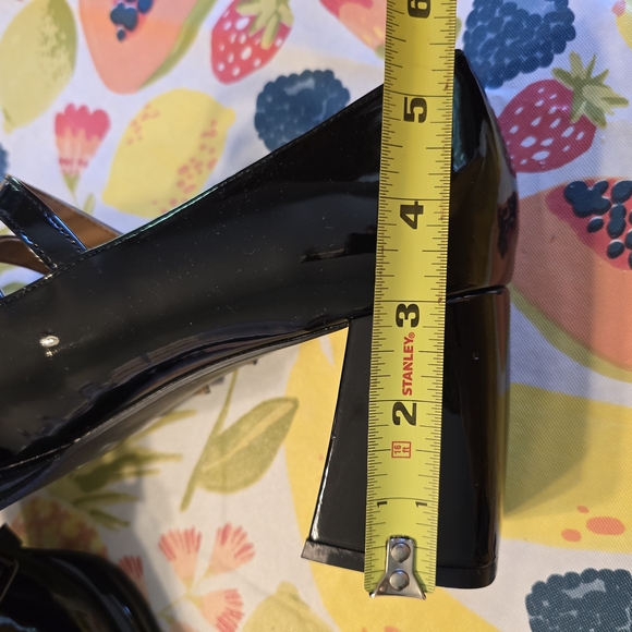 Black Patent Leather Mary Jane Shoes - Picture 5 of 8